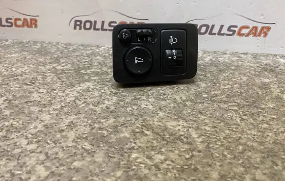 Honda CR-V Headlight level height control switch M31062 M33212