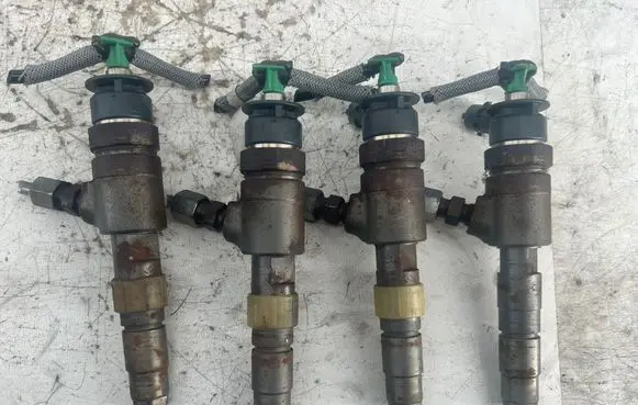 Peugeot 308 Fuel injectors set 0445110340 870692
