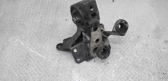 Nissan X-Trail T30 Engine mount bracket 112218H300