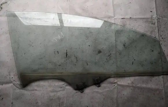 Honda Civic Front door window glass four-door AS2
