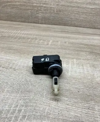 Volkswagen PASSAT B6 Headlight level adjustment motor 1Q0941295