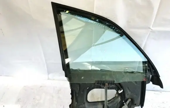 Audi 100 S4 C4 Front door window/glass frame 