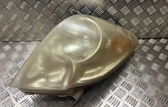 Toyota Corolla Verso E121 Headlight/headlamp HCHR87