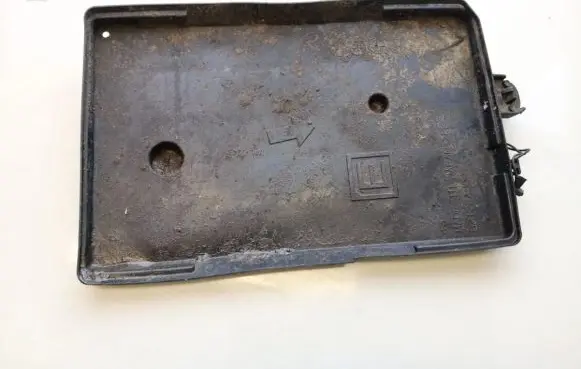 Subaru Outback Battery box tray cover/lid 82122aj001