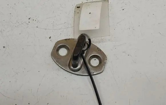 Audi A3 S3 8P Front door lock loop/hook striker 8P0837033