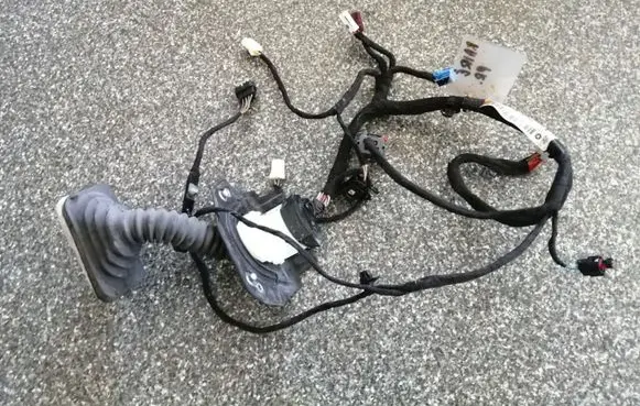 Jeep Grand Cherokee Front door wiring loom P68136752AD