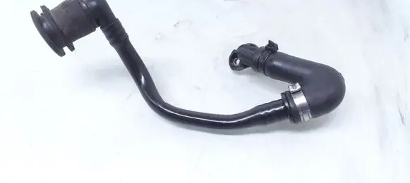 Audi A8 S8 D2 4D Vacuum line/pipe/hose 027133783B