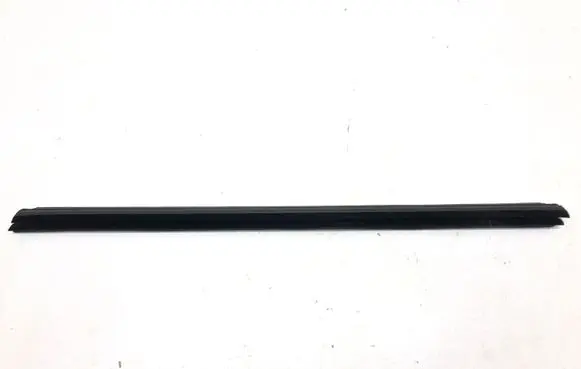 Mercedes-Benz GLC X253 C253 Front door glass trim molding 2537252501