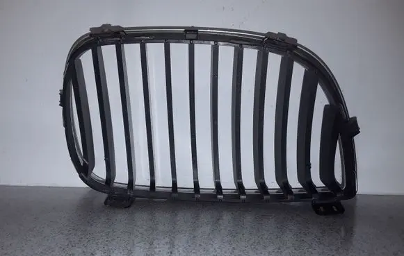 BMW 1 E81 E87 Front grill 51137077129 51137128613