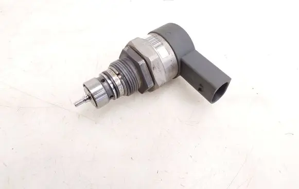 Volkswagen Amarok Fuel pressure regulator 0281006431 057130764AM