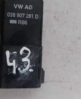 Audi A3 S3 A3 Sportback 8P Glow plug pre-heat relay 038907281D