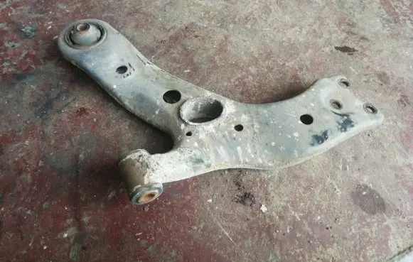 Toyota RAV 4 (XA30) Front lower control arm/wishbone