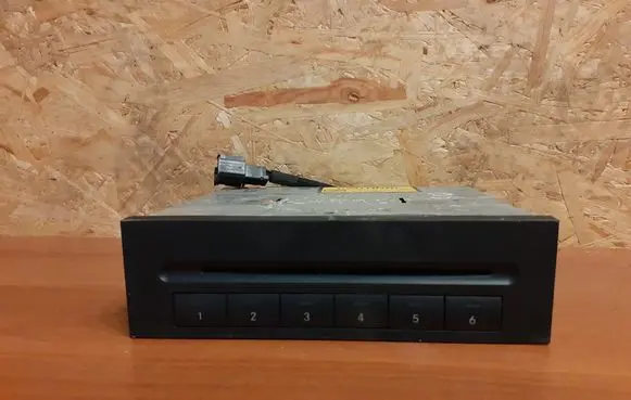 Mercedes-Benz CLS C219 CD/DVD changer A2118705390 257