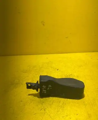 Volkswagen Scirocco Front door check strap stopper 5N0839267