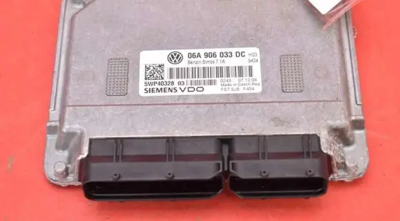 Volkswagen Golf V Engine control unit/module ECU 06A906033DC