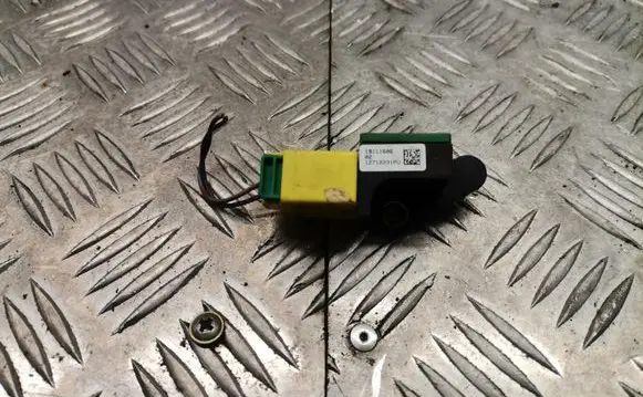 Volkswagen PASSAT CC Airbag deployment crash/impact sensor 8k0973323s