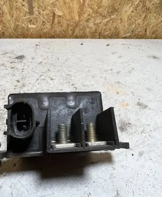 Mercedes-Benz E W211 Charging relay A0025423819