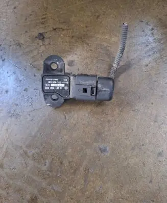 Volkswagen PASSAT B6 Air pressure sensor 03C906051 0261230095