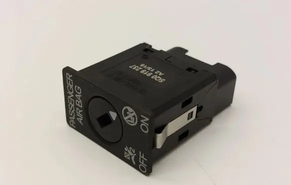 Passenger airbag on/off switch