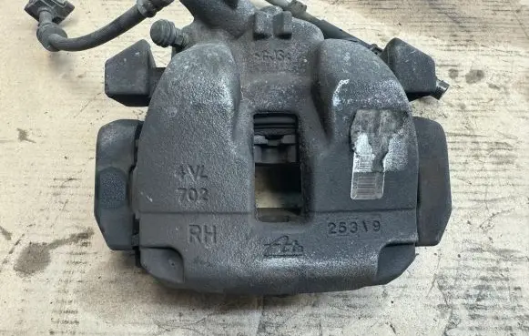 Peugeot 5008 II Front brake caliper 9830798780