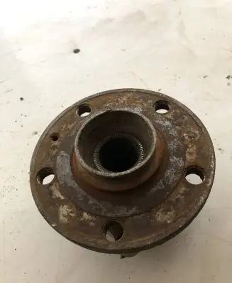 Volkswagen PASSAT B6 Front wheel bearing hub 