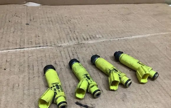 Fuel injectors set