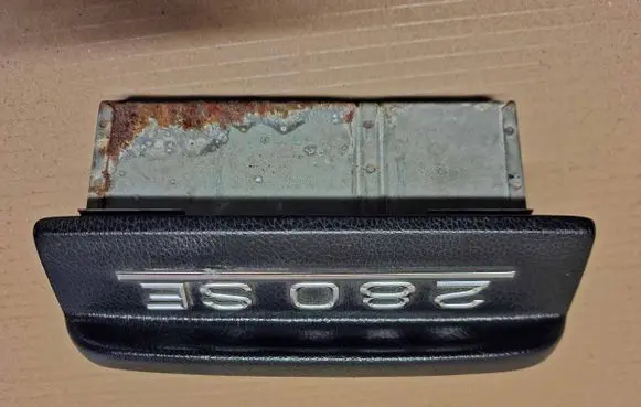 Mercedes-Benz 280 450 W116 Ashtray (front) 39082