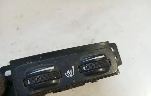 Toyota Avensis T250 Seat heating switch 453417