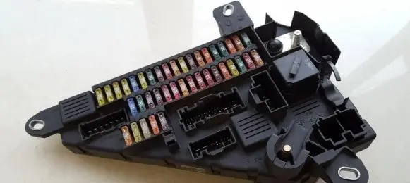BMW 5 E60 E61 Fuse box set 690661901 6906619-01