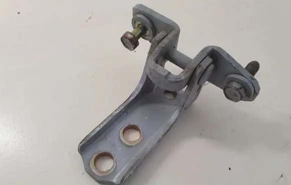 Mitsubishi Outlander Front door lower hinge 