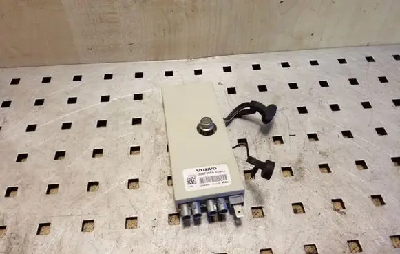Volvo XC70 Aerial antenna amplifier 30679658