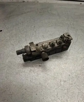 Mercedes-Benz S W220 Air suspension valve block A2203200258