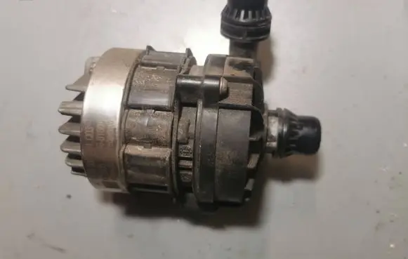 Mercedes-Benz GLC C254 Water pump A0005000801 2404601604 AAA2153940000