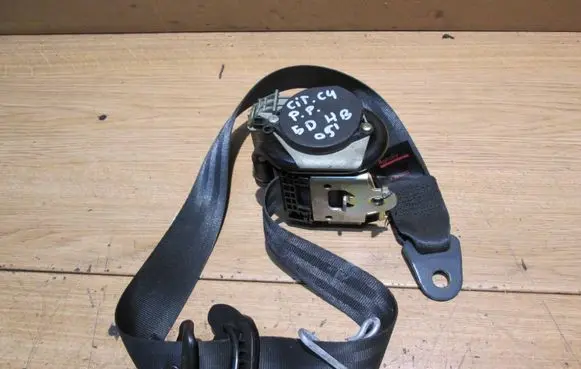 Citroen C4 I Front seatbelt 5260563