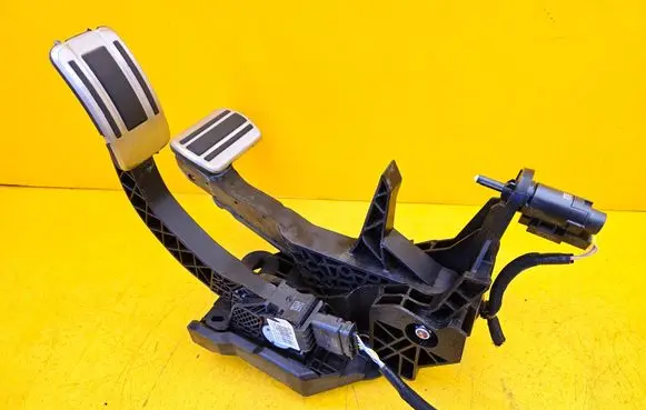 Peugeot 3008 III Brake pedal 9837650080
