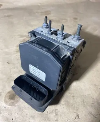 BMW 7 E65 E66 ABS Pump 6764448 388198 0265950006