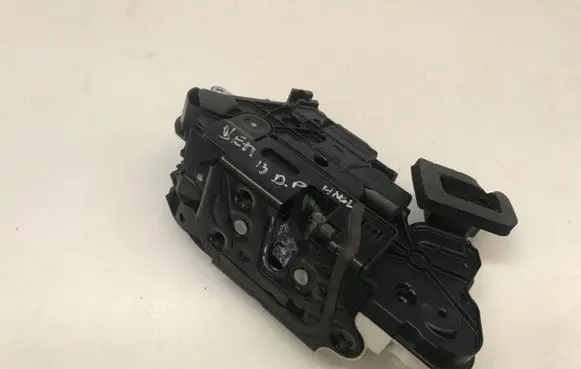 Skoda Yeti (5L) Front door lock 5K2837016D