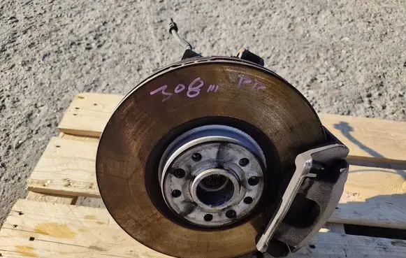 Peugeot 308 Front wheel hub spindle knuckle