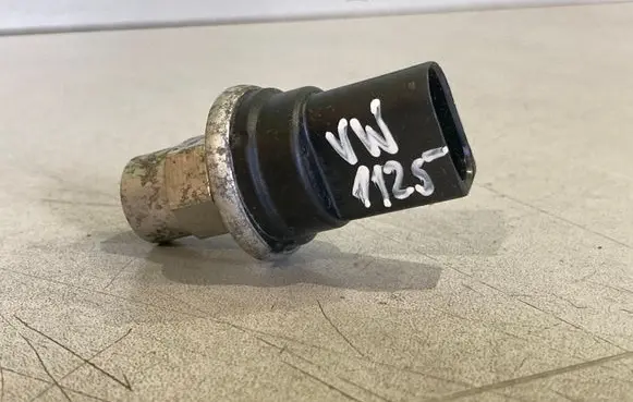 Volkswagen Tiguan Air conditioning (A/C) pressure sensor 1K0959126