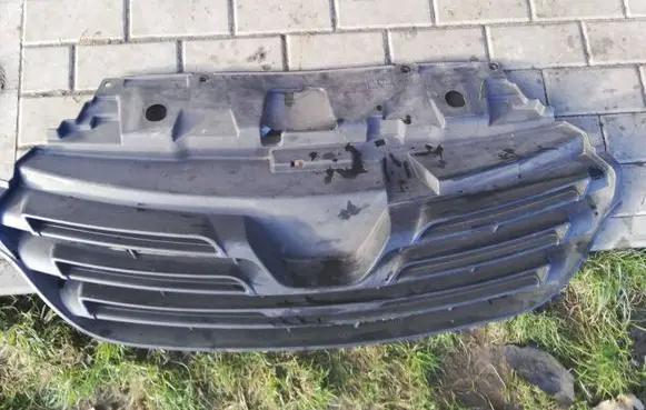 Renault Trafic III (X82) Front bumper upper radiator grill 623108673R 8200721895