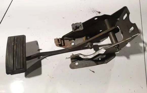 Chrysler Voyager Brake pedal 