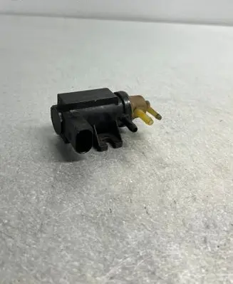 Volkswagen Touran I Turbo solenoid valve 1K0906627