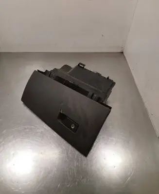 Volvo V70 Glove box 30676278