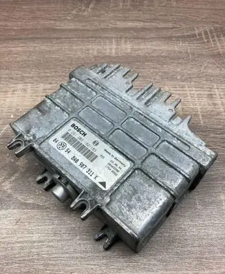 Volkswagen Golf III Engine control unit/module ECU 8A0907311K 0261203182