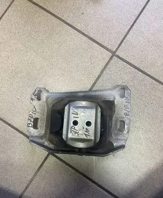 Citroen Berlingo Gearbox mounting bracket