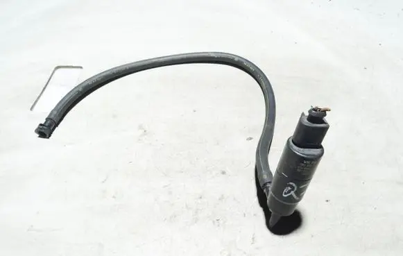 Audi Q7 4L Windscreen/windshield washer pump 3B0955681