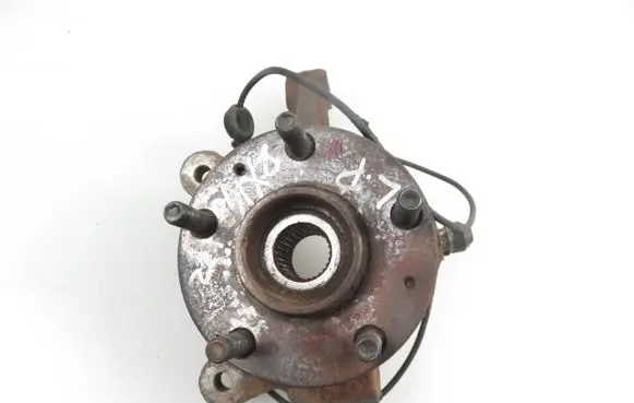 Land Rover Freelander Front wheel hub spindle knuckle 