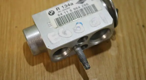 BMW 5 E60 E61 Air conditioning (A/C) expansion valve 6964286