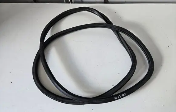 Audi Q7 4M Front door rubber seal 4M0831721