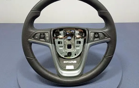 Opel Zafira C Steering wheel 13351029